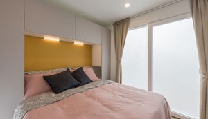 Mobilheim Prestige Deluxe A/C Elternzimmer mit Doppelbett