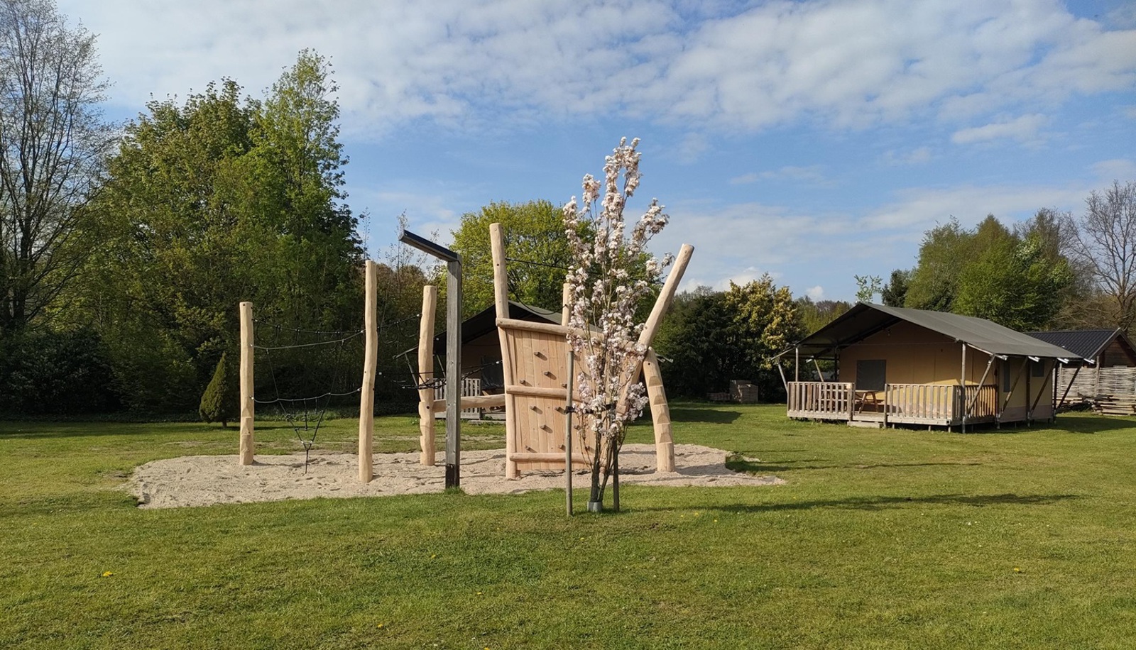 Comfort-Safarizelt mit Spielplatz