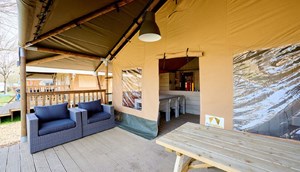 Safarizelt Cottage, großzügige Terrasse
