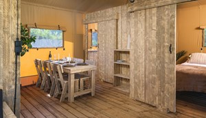 Grand Lodge Eßtisch